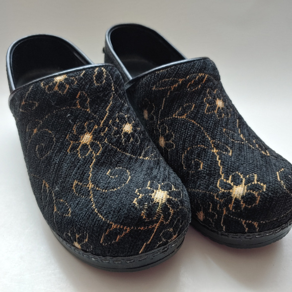 Sanita Felt Floral Tapestry Clogs - Picture 6 of 12